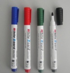 Whiteboard pen with buckle cap